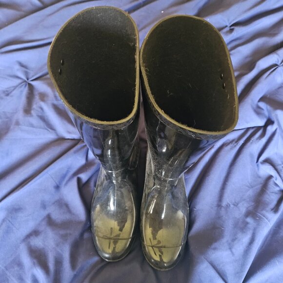 Ugg rain boots - Picture 1 of 3